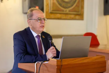 وزير التعليم العالي يؤكد أهمية الانفتاح على الجامعات العالمية وتطوير بيئة التعليم العالي في سوريا 