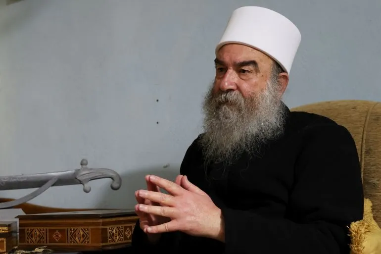 بتوجيهات من "الهجري" تشكيل لجان قانونية وإنسانية في السويداء