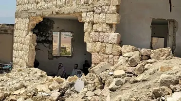من الأنقاض إلى الأمل: مواقف ملهمة تعكس إرادة السوريين في العودة وإحياء الوطن