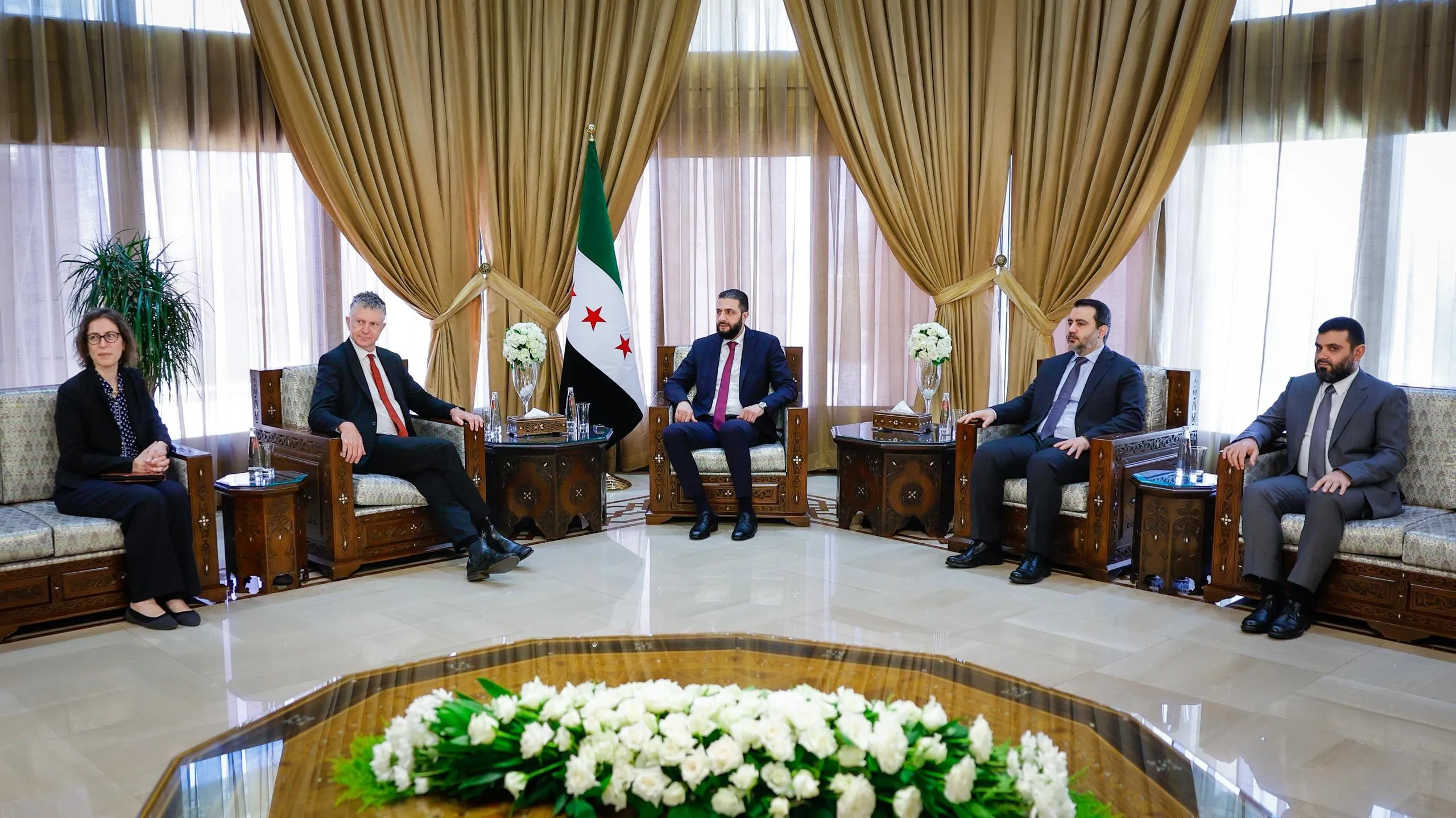 الرئيس الشرع يستقبل مستشار الأمن القومي البريطاني في دمشق