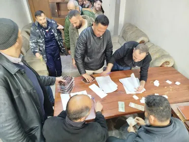 ازدواجية إعلامية في السويداء.. رفض للدولة ثم مناشدة لتأمين الرواتب والخدمات