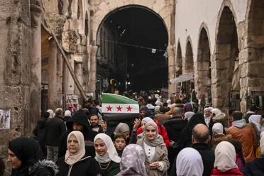 دفتر الدين في الدكاكين: سجل يعكس المعاناة الاقتصادية والضغوط النفسية للأسر السورية