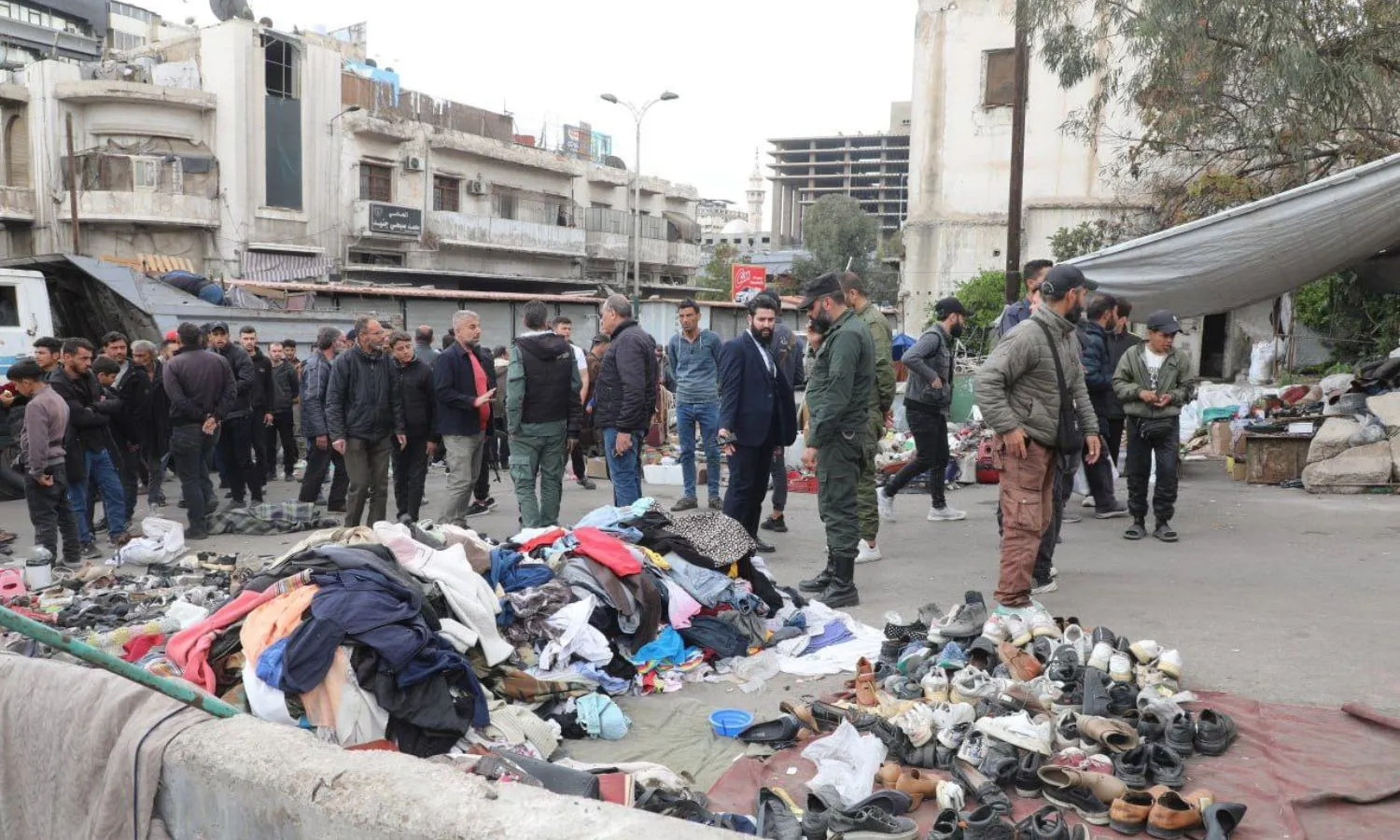 أسواق البسطات المتنقلة في المخيمات: شريان حياة النازحين وملاذ النساء