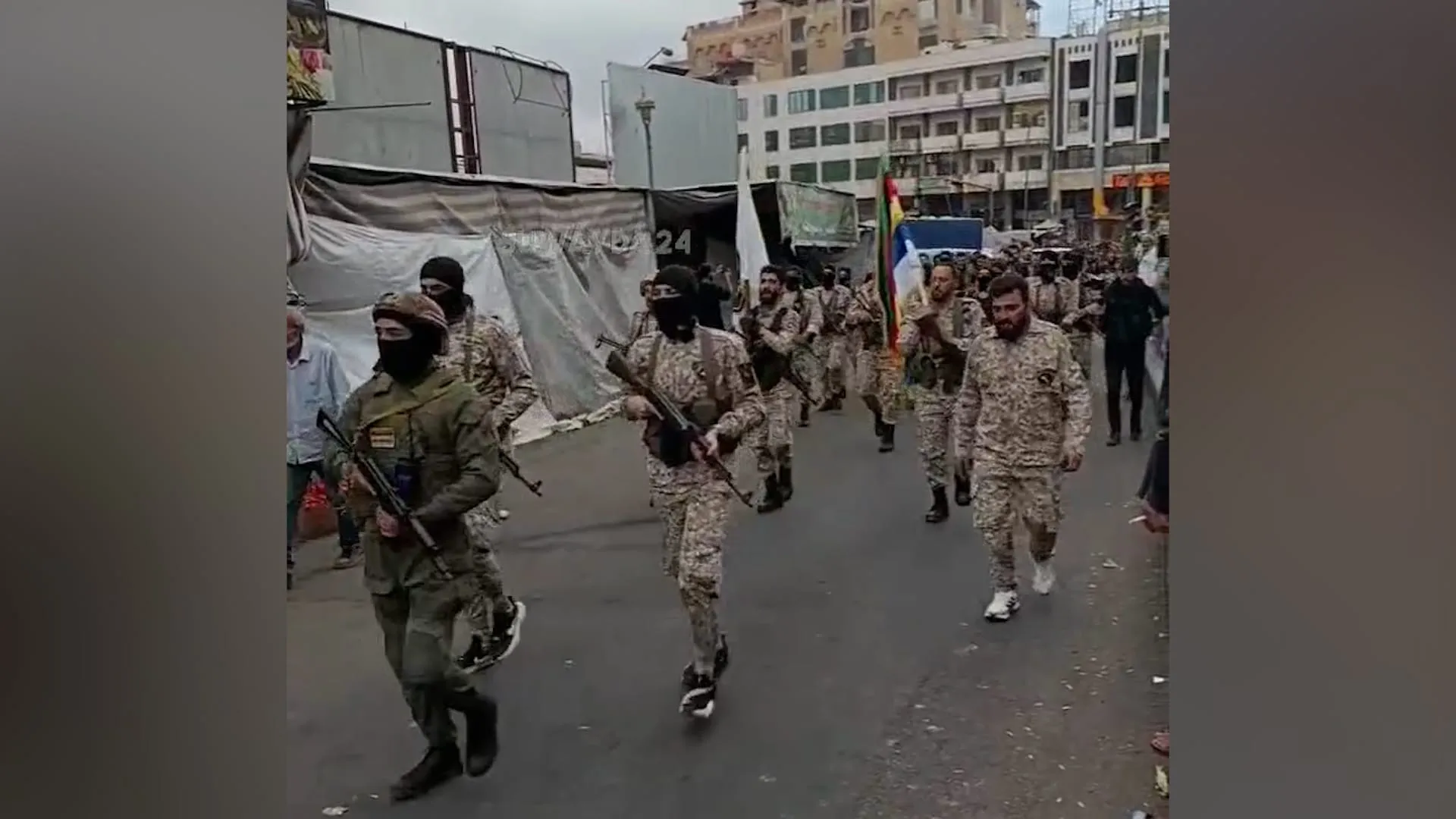 ترديد هتافات طائفية.. جدل يرافق عرض عسكري لـ"الحرس الوطني" في السويداء