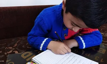 من المدرسة إلى البيت: تأثير الدروس الخصوصية على الطلاب والأباء