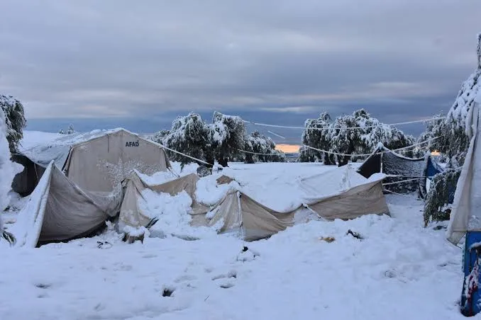 العواصف تعرّي واقع القرى المتضرّرة: كثير من العائدين بلا مأوى آمن