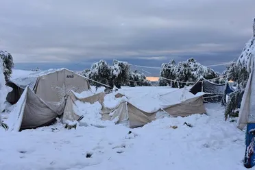 العواصف تعرّي واقع القرى المتضرّرة: كثير من العائدين بلا مأوى آمن