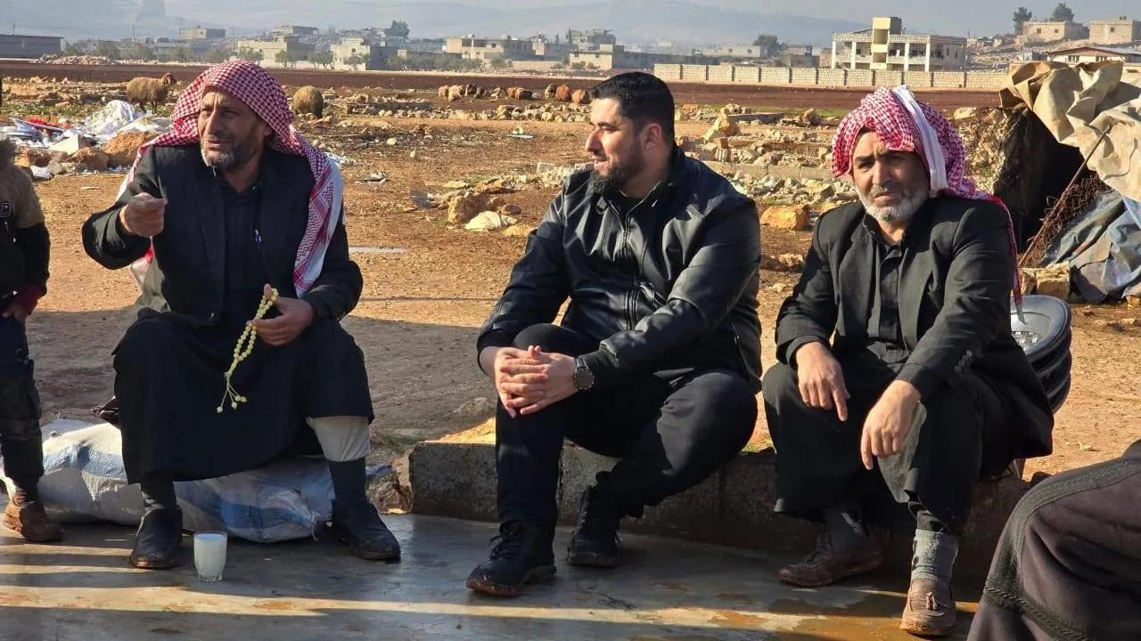 من السلطة البعيدة إلى الخدمة الميدانية: مقارنة بين المسؤولين في عهد الأسد وسوريا الجديدة