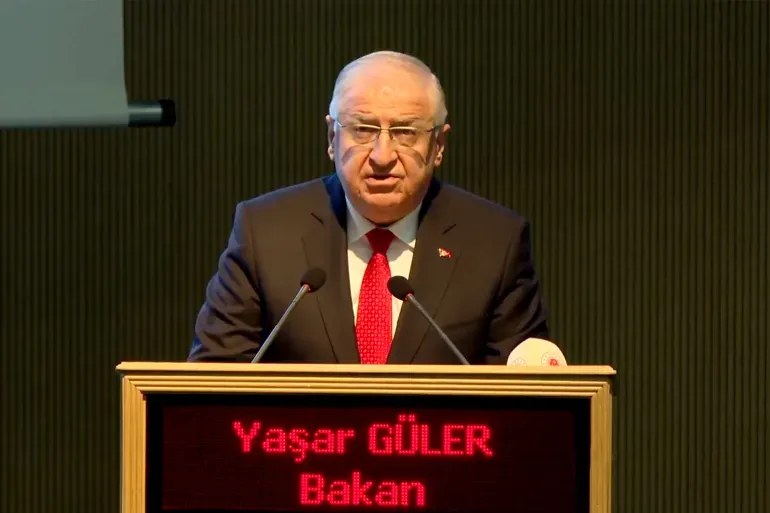 تركيا تطالب الفصائل الكردية بتسليم السلاح وتحذّر من تجذر "قسد" في سوريا