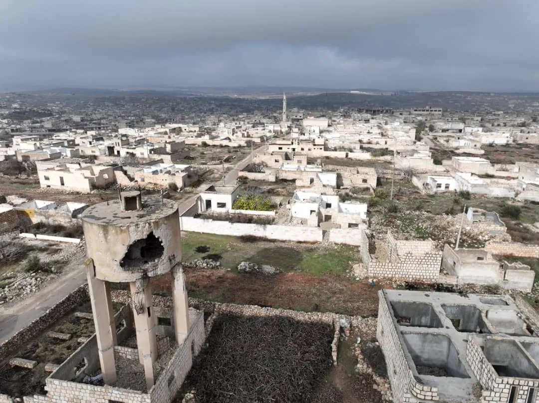 الأهالي بعد العودة: مساكن مؤقتة وظروف معيشية صعبة في ريف إدلب