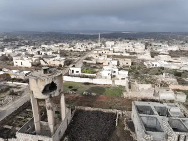 الأهالي بعد العودة: مساكن مؤقتة وظروف معيشية صعبة في ريف إدلب