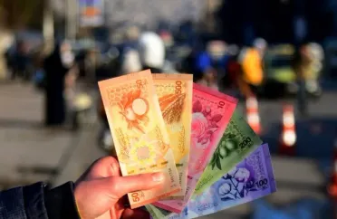 حاكم المركزي يعلن آليات تسليم الفوائض النقدية ويؤكد سير خطة استبدال العملة