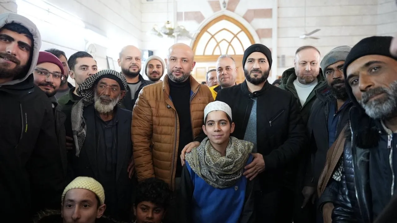 وزير الطوارئ يجري جولة ميدانية لتفقد أوضاع النازحين في حلب