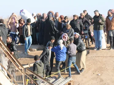 محافظ حلب: "قسد" تمنع المدنيين من عبور ممر دير حافر وتواصل انتهاكاتها بحق الأهالي