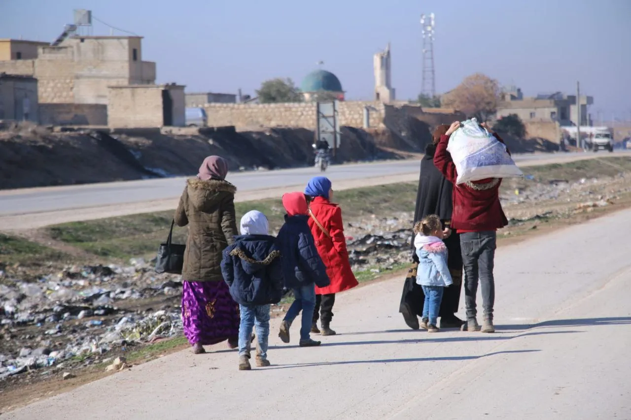 هيئة العمليات تمدد الممر الإنساني في دير حافر وتحذّر من عرقلة عبور المدنيين