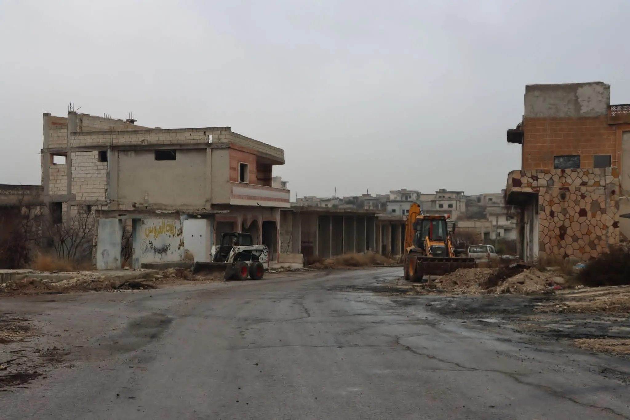 الشتاء القارس يفاقم معاناة أهالي المساكن المؤقتة في ريفي إدلب وحماة