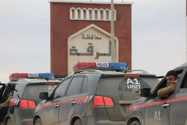 وسط ارتباك في صفوف "قسد" .. الجيش يسيطر على الرصافة وأجزاء من مطار الطبقة بريف الرقة