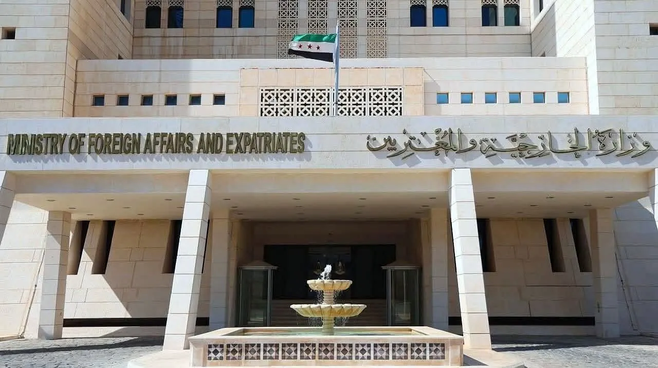 الخارجية: الموقف الأميركي يدعم إنهاء الحالة الفصائلية في سوريا