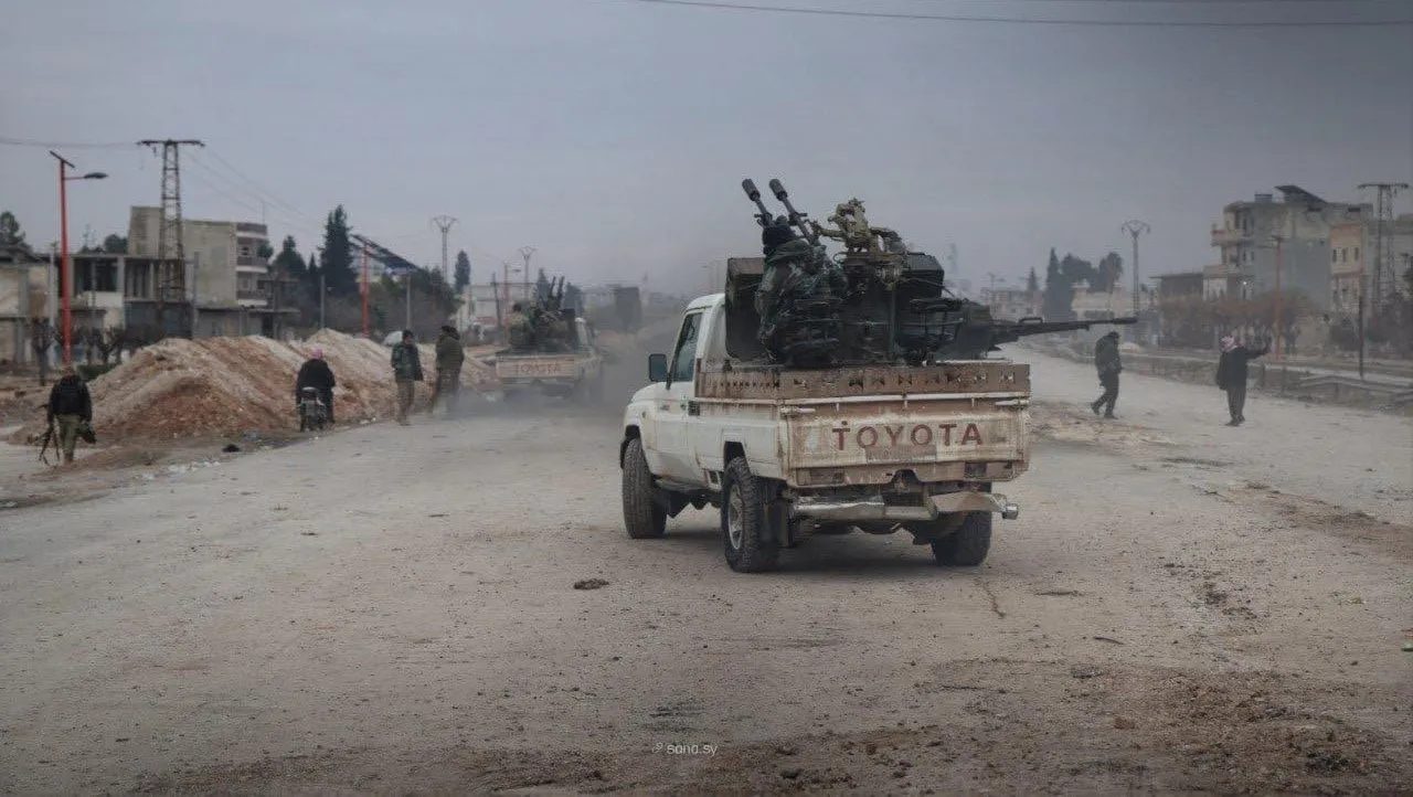 الجيش يسيطر على مطار الطبقة ويتقدم غرب الرقة والعشائر تدخل على خط المواجهة مع "قسد"