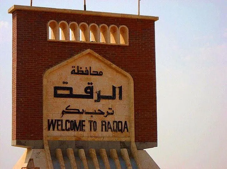 الرقة تنتفض.. أبناء المدينة يطردون "قسد" ويستعدون لتسليمها للدولة