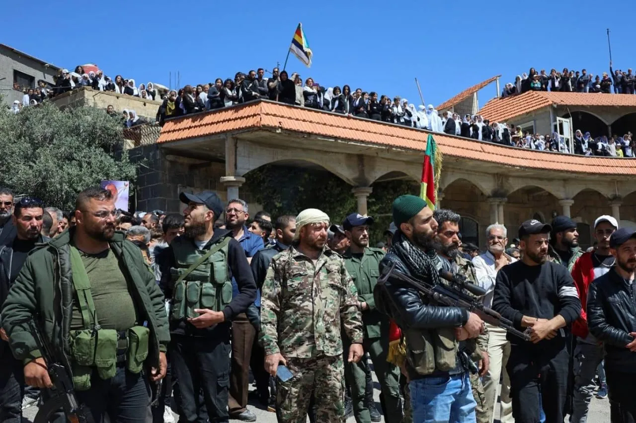 أنباء عن انشقاقات داخل “الحرس الوطني” في السويداء وسط توتر أمني