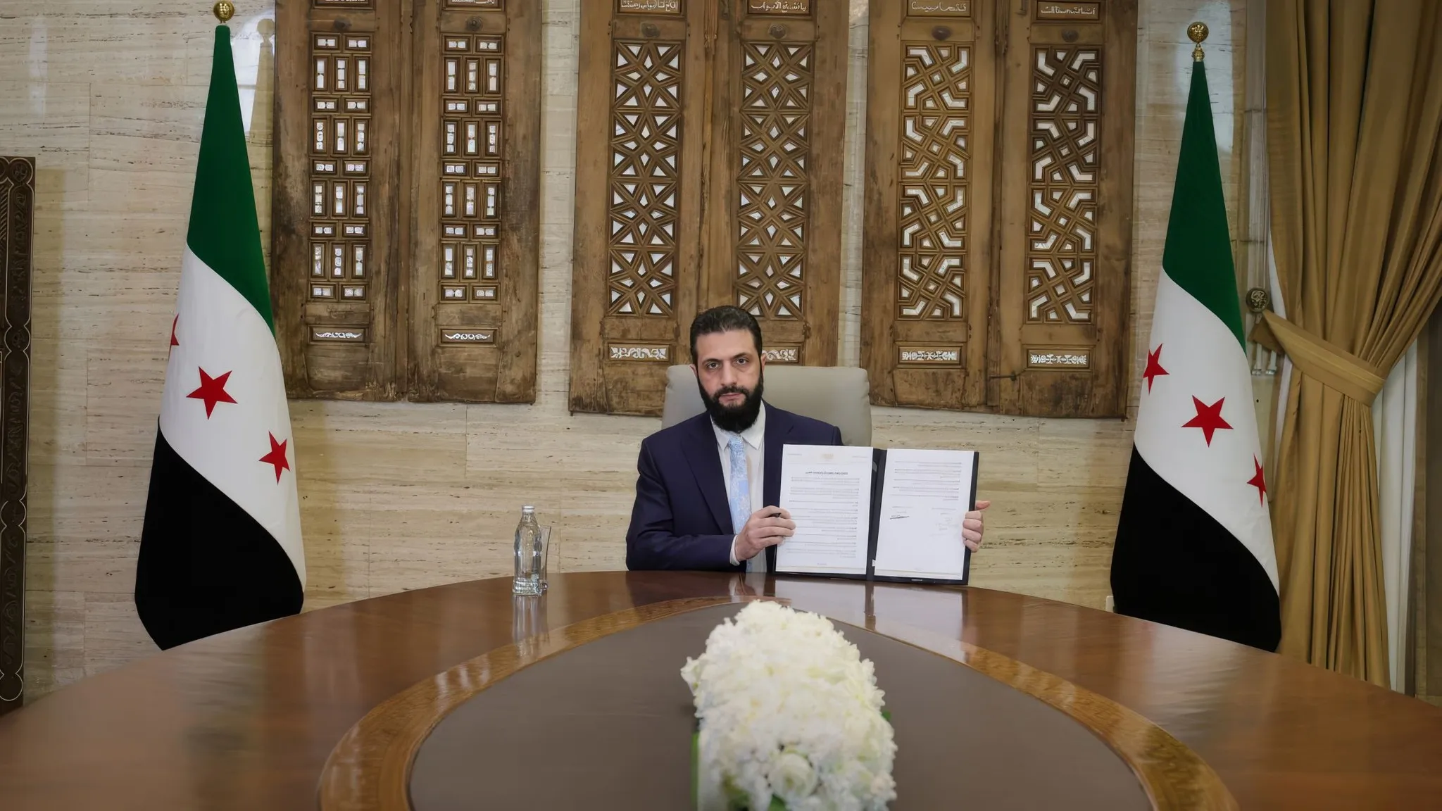 الرئيس "الشرع" في سلسلة اتصالات دولية: دعم إقليمي ودولي لوحدة سوريا وسيادتها