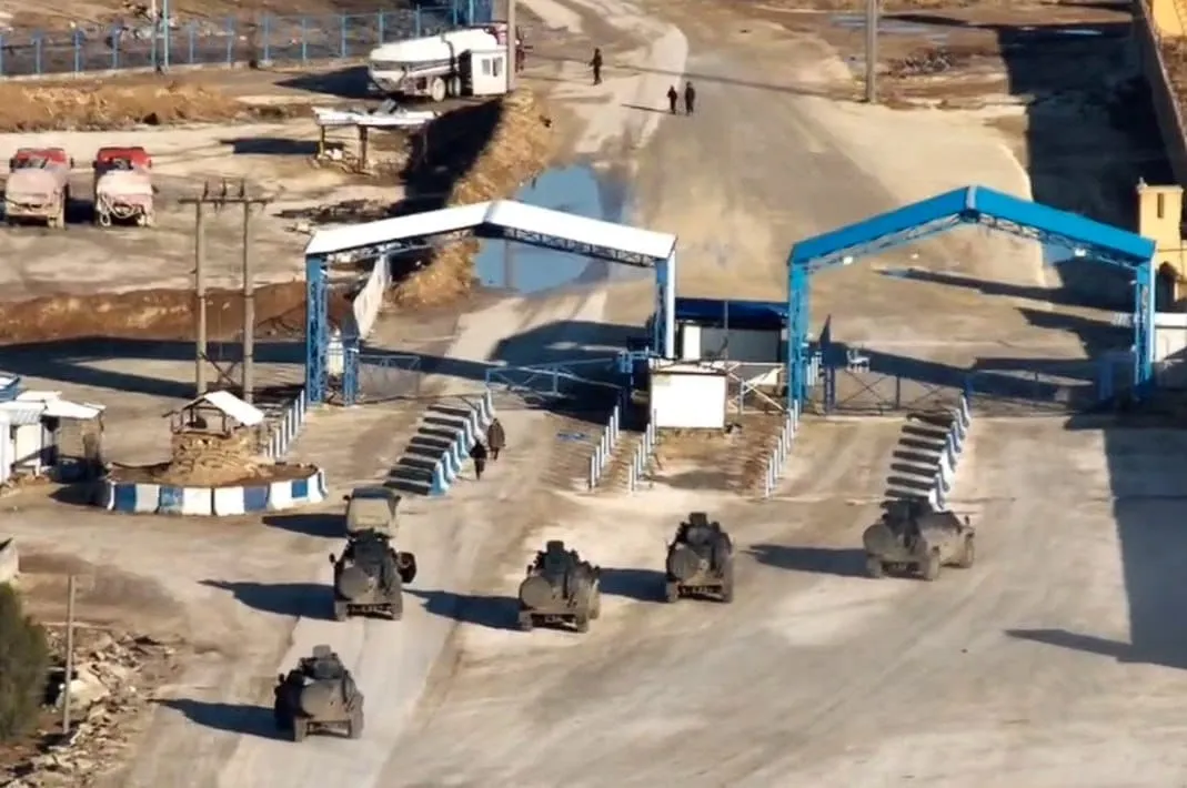 "قسد" تؤكد الانسحاب من مخيم الهول ودمشق تعتبرها مناورة خطيرة تهدد الأمن الإقليمي