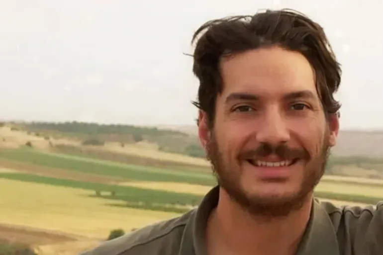 تسريبات المتحري تكشف: أوستن تايس ضحية صفقات سرّية بين فلول الأسد وحلفائه