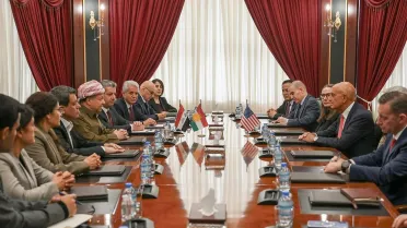 الاجتماع الذي جمع باراك مع عبدي ومسؤولين في كردستان العراق بينهم مسعود بارزاني في مدينة اربيل