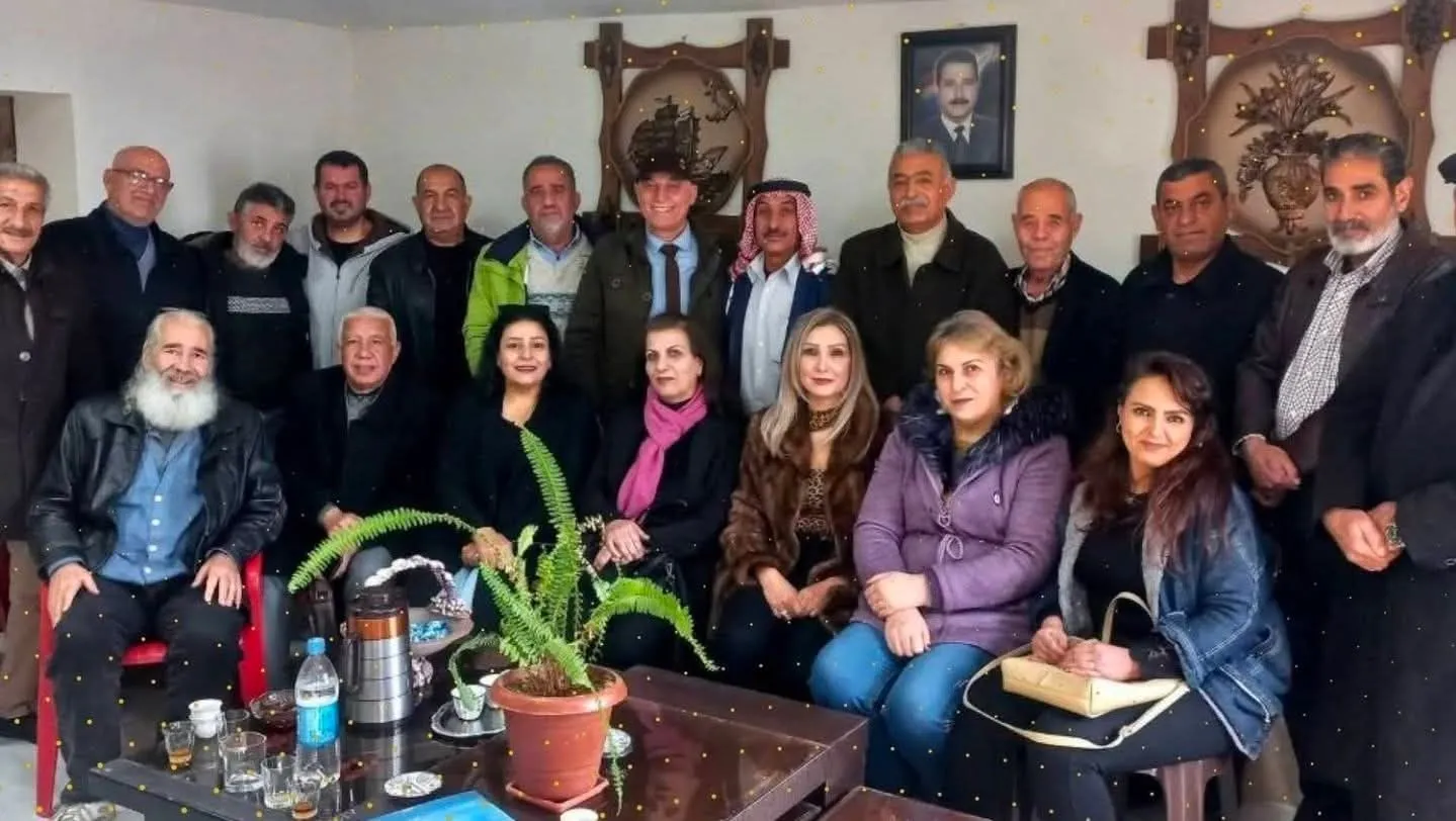 صورة لعدد من الشخصيات التي كانت حاضرة في المؤتمر