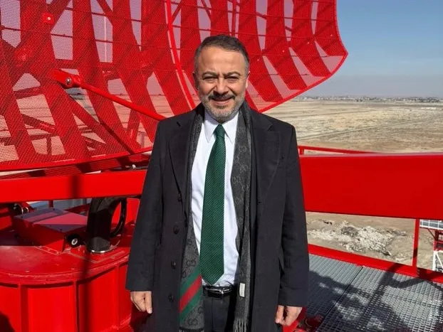 السفير التركي لدى سوريا نوح يلماز في موقع تركيب الرادار