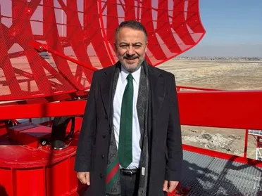 السفير التركي لدى سوريا نوح يلماز في موقع تركيب الرادار