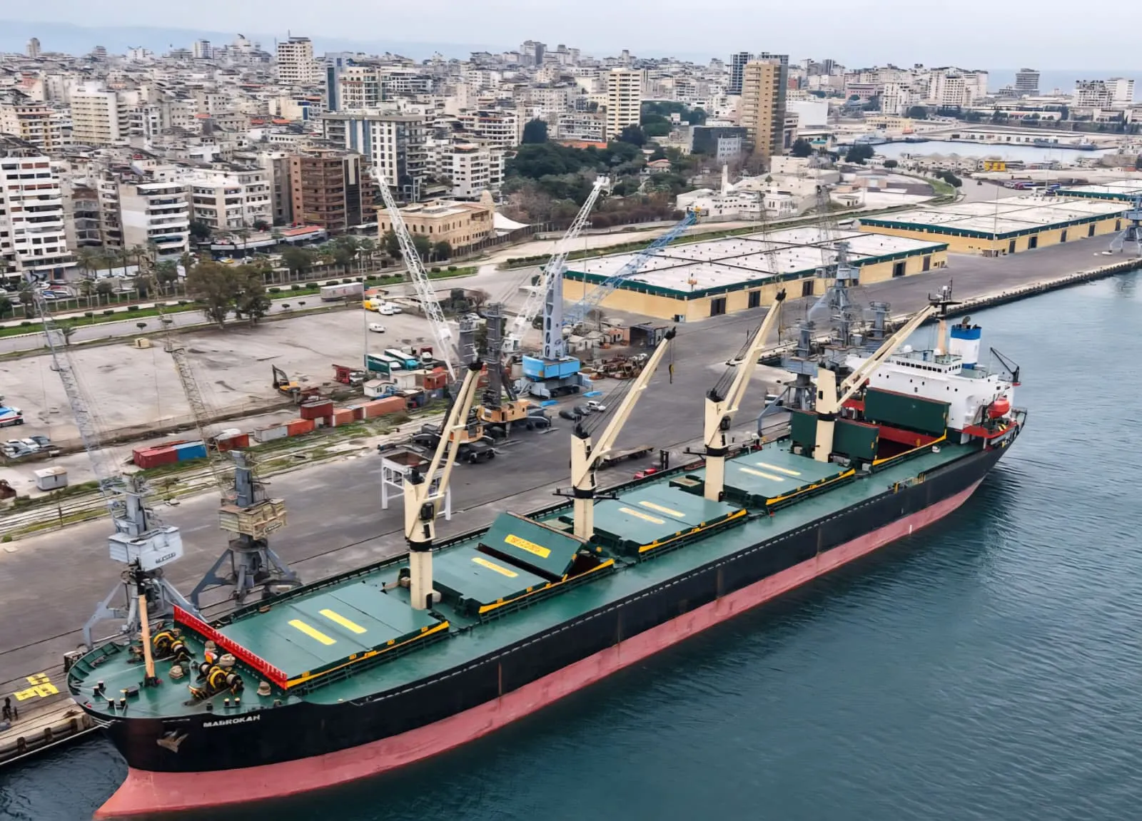 مرفأ اللاذقية يستقبل باخرة محمّلة بنحو 28 ألف طن من حديد البيليت