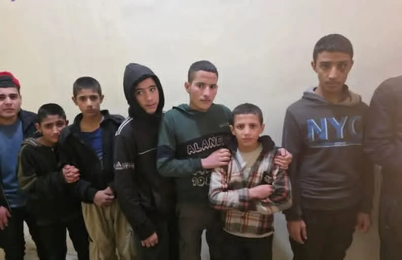 الإفراج عن عشرات الأطفال من سجون “قسد”… شهادات تكشف انتهاكات قسد بحق الطفولة