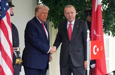 أردوغان يؤكد لترامب أهمية تنفيذ اتفاق وقف إطلاق النار ودمج "قسد" في سوريا