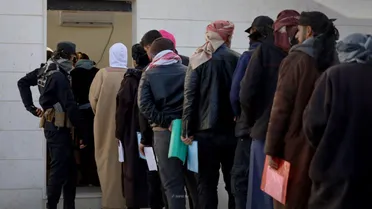 سوريون يتجهون نحو المؤسسات الأمنية: أبناء دير الزور يتدافعون للانضمام إلى جيش الدولة