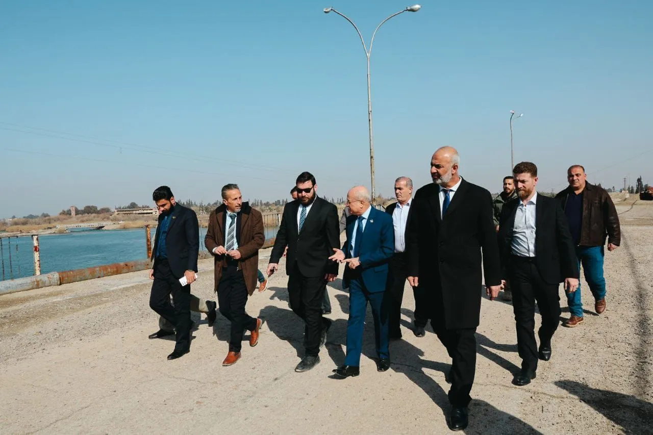 بحضور وزير النقل.. جولة ميدانية لتقييم الطرق والجسور ووضع حلول بديرالزور