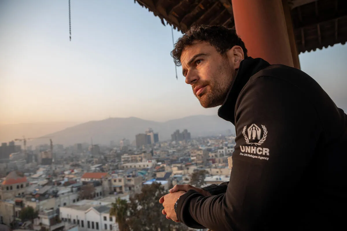 الفنان العالمي "ثيو جيمس" يزور دمشق والغوطة والزبداني لدعم العائدين وإبراز معاناتهم