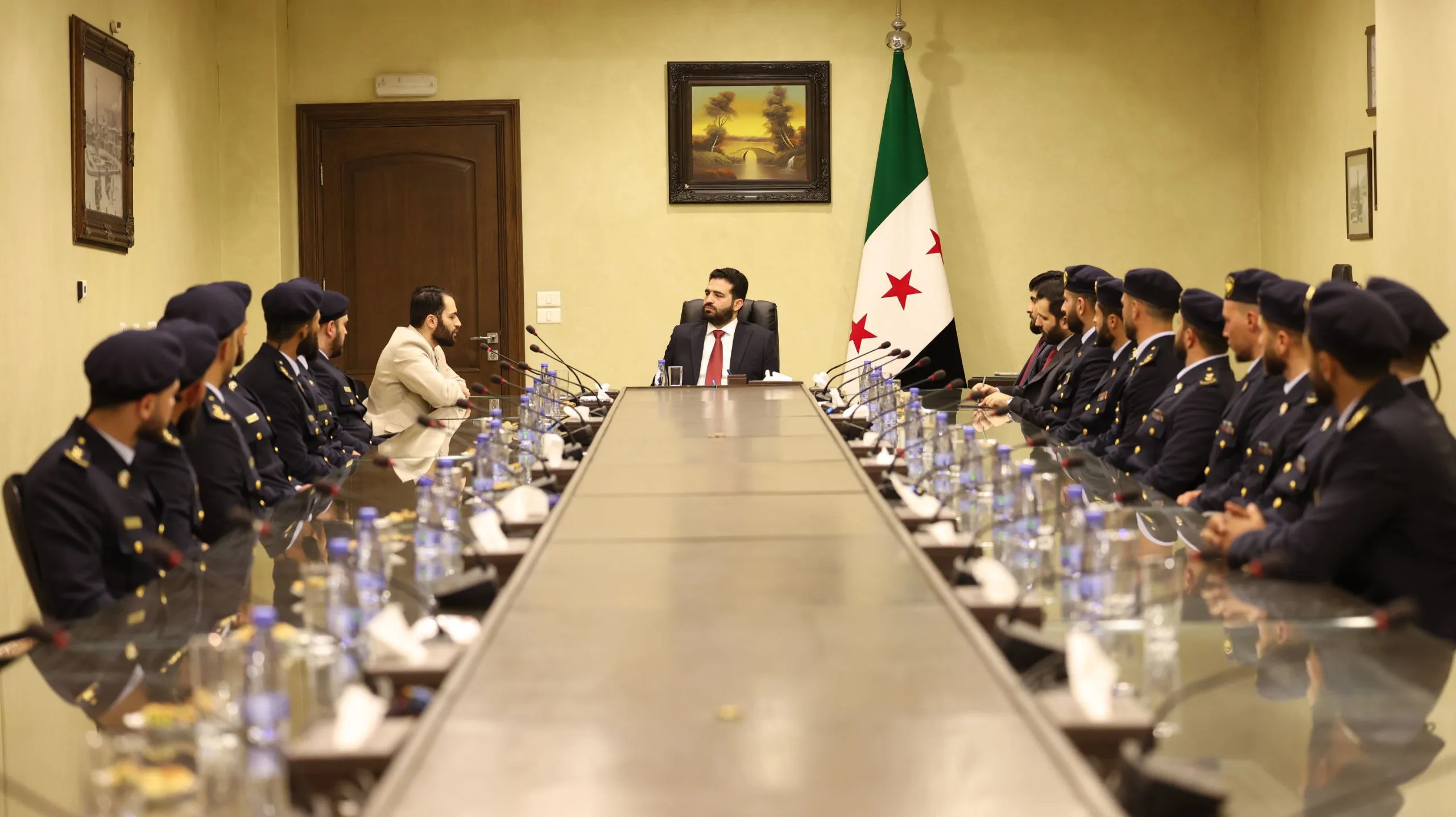 وزير الداخلية يلتقي بعثة الضباط المشاركين في بطولة المهام الخاصة قبيل مغادرتهم