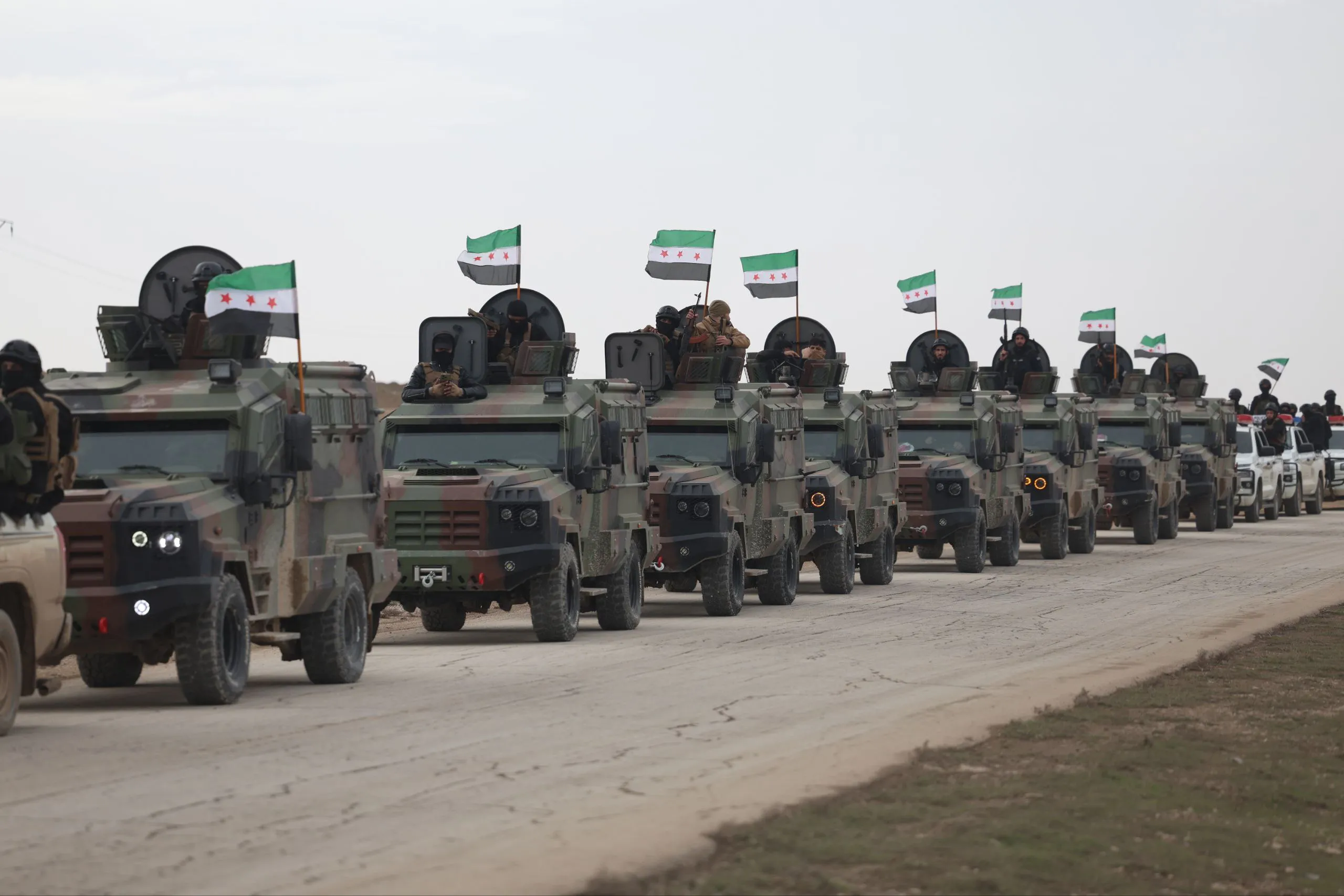 الداخلية تبدأ استلام المقار الأمنية لـ"قسد" في القامشلي