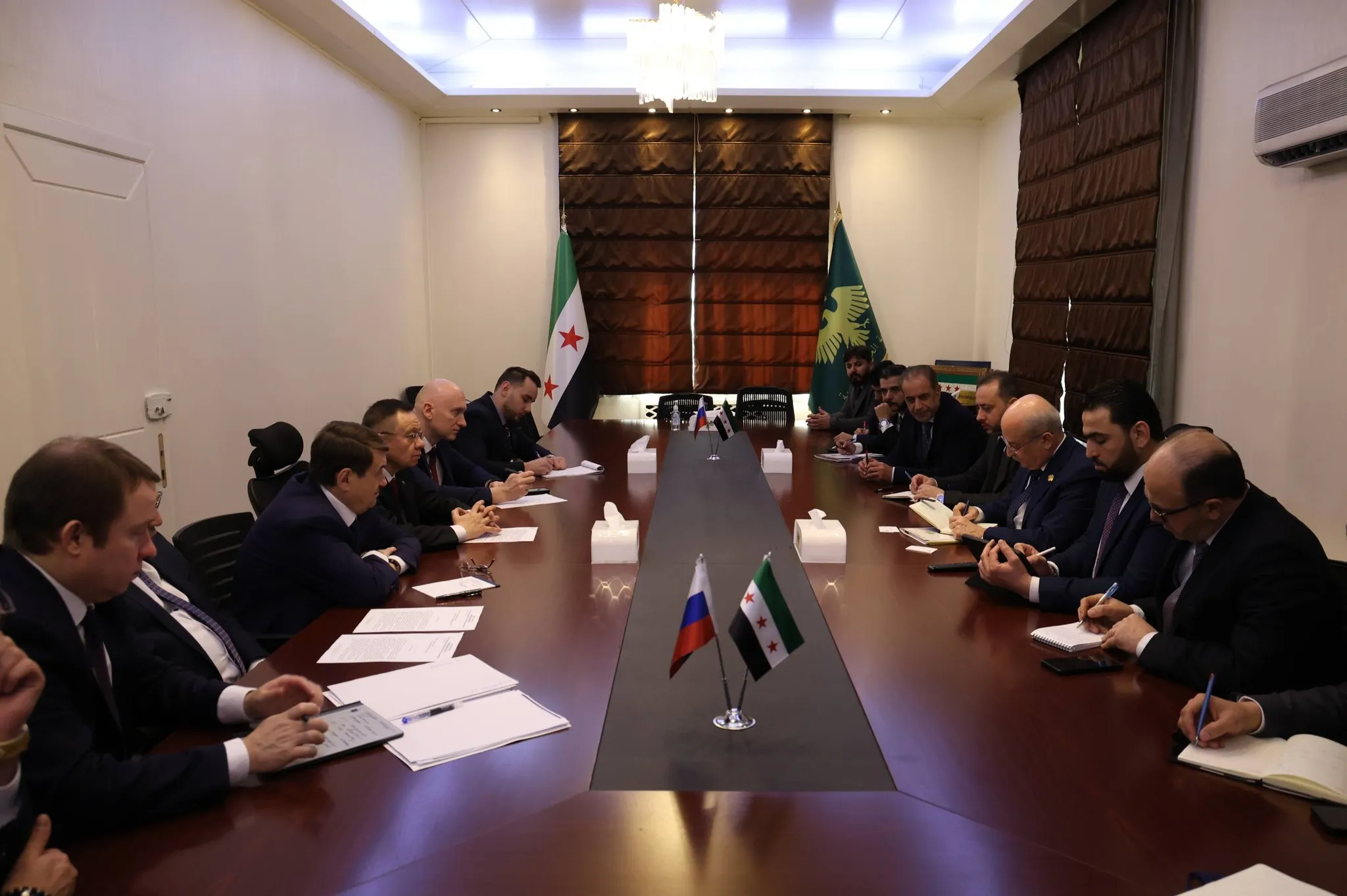 النقل تبحث مع وفد روسي تطوير السكك الحديدية وتعزيز التعاون الفني والتعليمي