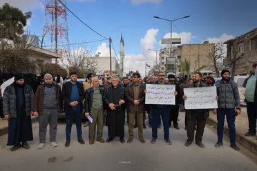 وقفة احتجاجية لمعلمي مدينة الباب للمطالبة بتحسين الأوضاع ورفع الأجور