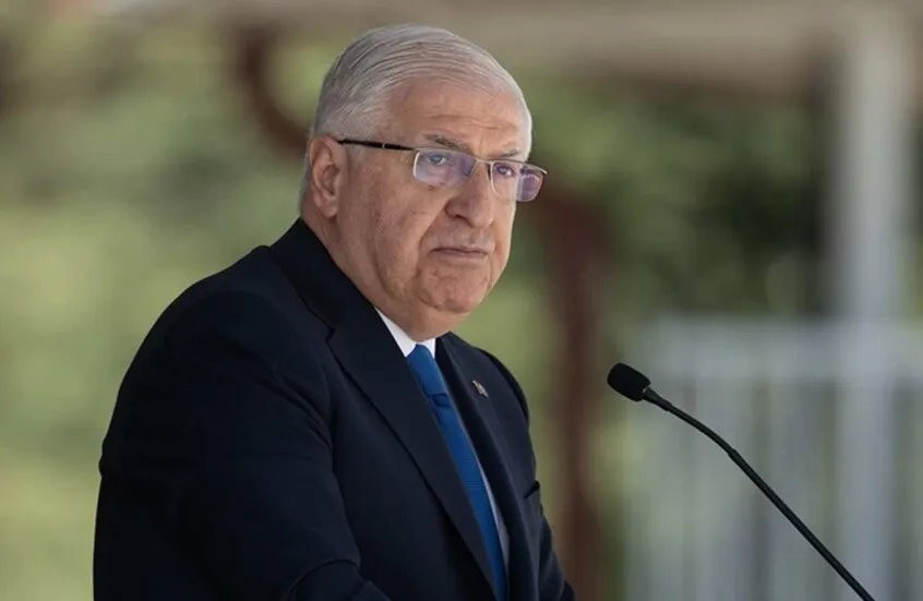 وزير الدفاع التركي: وجودنا في سوريا مستمر ولا جدول للانسحاب حالياً