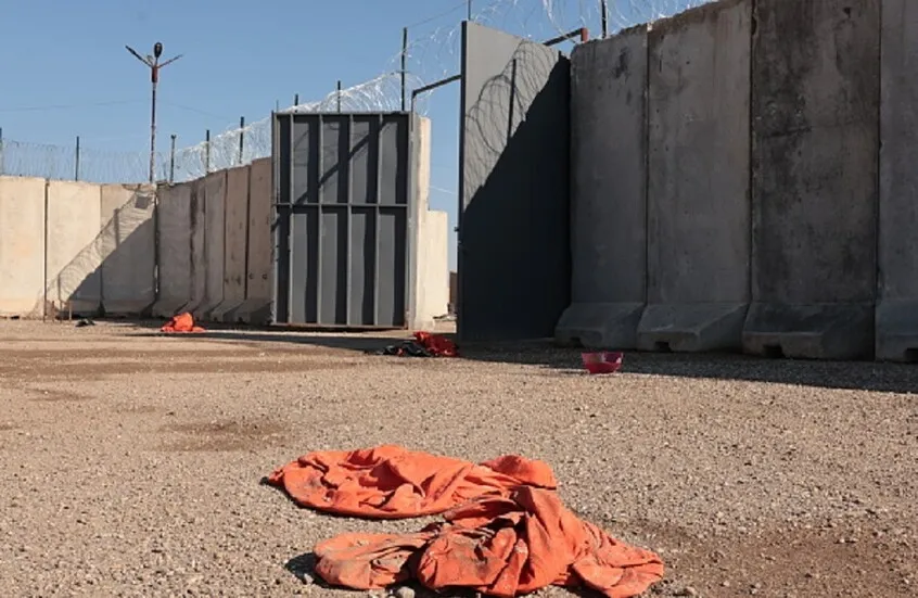 سنتكوم: إتمام عملية نقل 5700 من معتقلي تنظيم "داعش" من سوريا إلى العراق