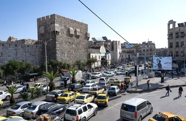 نقابة الفنانين تحذر من تجاوزاتها القانونية