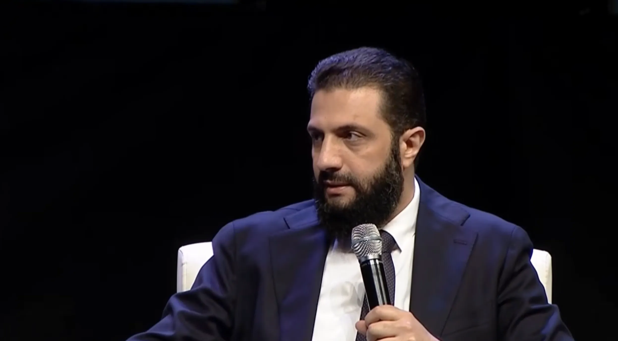 الشرع: الخلافات المذهبية ممتدة عبر التاريخ ولسنا في حالة رفاهية لخلافات تُشتّت السوريين