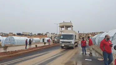 نقل مئات القاطنين من مخيم الهول إلى مخيم مُجهّز في أخترين بحلب