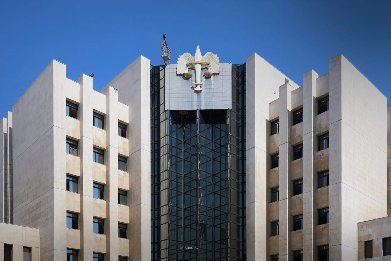 وزارة العدل: مرسوم العفو الرئاسي يعزز العدالة ويستثني الجرائم الخطيرة