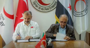 الهلال الأحمر السوري والهلال الأحمر التركي يوقعان اتفاق لتعزيز الاستجابة الإنسانية
