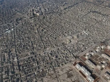 محافظ حلب يتعهد بإطلاق مشاريع خدمية وتنموية في الأحياء الشرقية